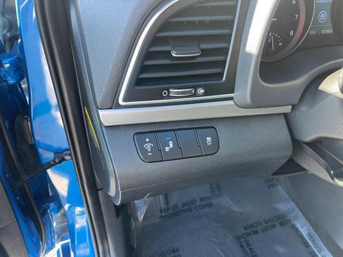 Used 2017 Hyundai Elantra Limited image 15