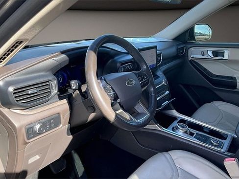 Used 2020 Ford Explorer Platinum image 12