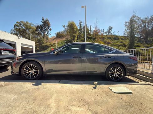Certified 2024 Lexus ES 300h w/ Premium Package FWD image 5