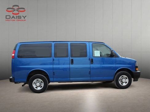 Used 2019 Chevrolet Express 3500 LS image 4