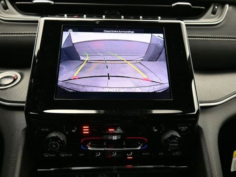 Used 2022 Ford Explorer XLT w/ Equipment Group 202A image 10