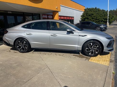 Used 2025 Hyundai Sonata SEL FWD image 3