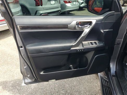 Used 2023 Lexus GX 460 Premium w/ Premium Package image 10