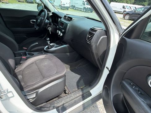 Used 2016 Kia Soul FWD image 14