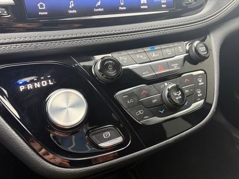 Used 2023 Chrysler Pacifica Touring-L w/ S Appearance Package image 12