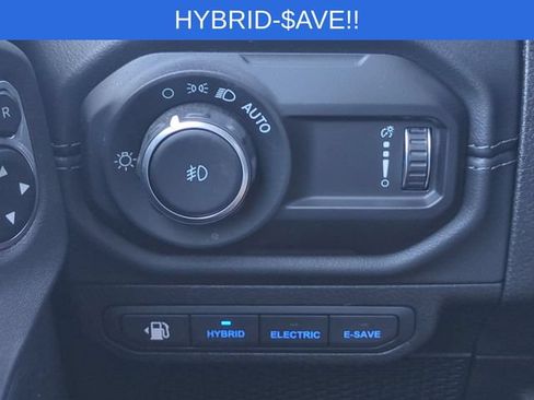 Used 2025 Jeep Wrangler Unlimited Sahara w/ Safety Group AWD/4WD image 16