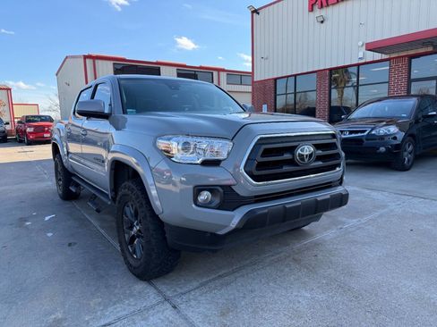 Used 2021 Toyota Tacoma SR5 w/ SR5 Appearance Package (SM) image 1