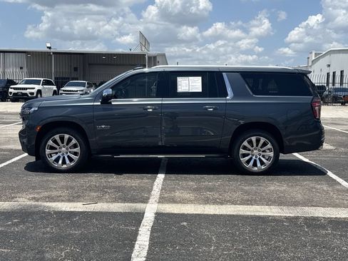 Used 2021 Chevrolet Suburban Premier w/ Premium Package RWD image 8