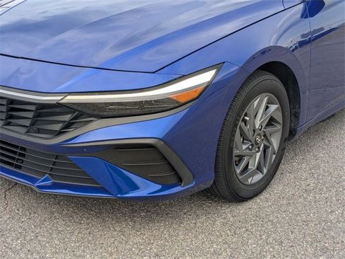 Used 2024 Hyundai Elantra SEL image 9