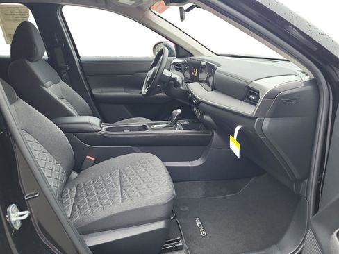 Used 2025 Nissan Kicks SV image 24