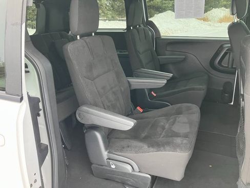 Used 2020 Dodge Grand Caravan SE image 19