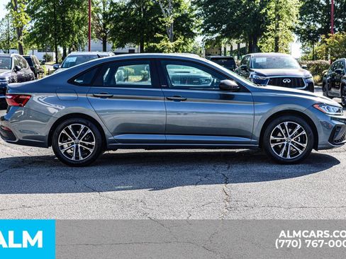 Used 2025 Volkswagen Jetta Sport FWD image 9