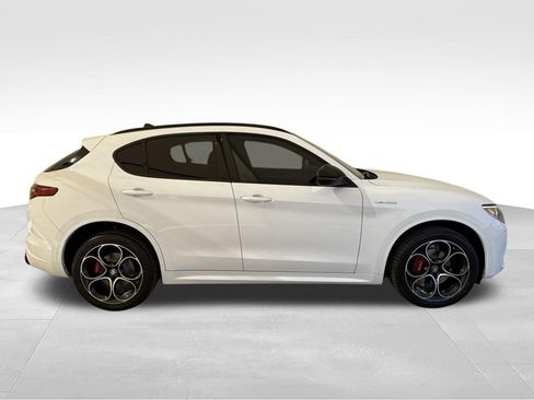 Used 2023 Alfa Romeo Stelvio Veloce AWD/4WD image 4
