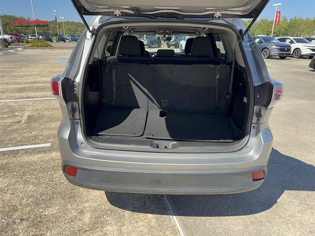 Used 2016 Toyota Highlander LE FWD image 16