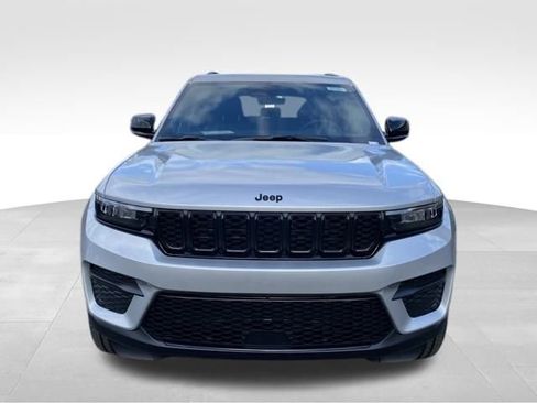 New 2025 Jeep Grand Cherokee Altitude image 2