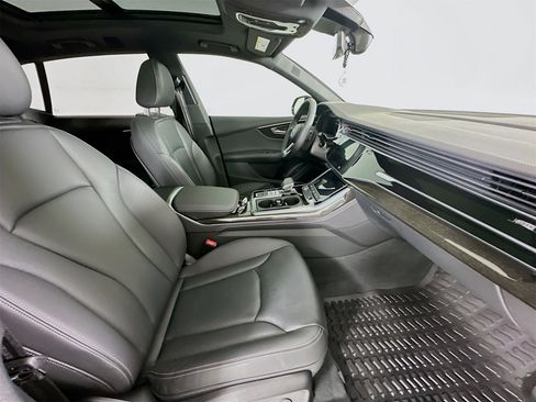 Used 2025 Audi Q8 Premium Plus image 30