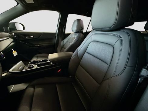 New 2026 Chevrolet Equinox LT w/ Convenience Package II FWD image 22