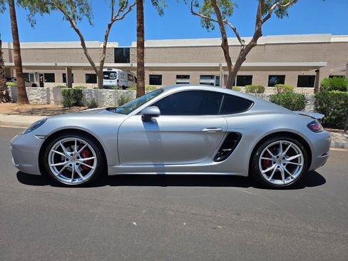 Used 2017 Porsche 718 Cayman S RWD image 4