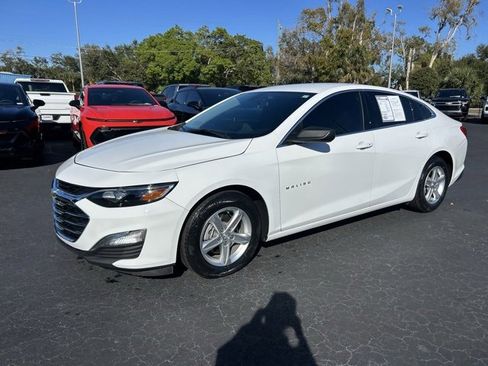 Used 2022 Chevrolet Malibu LS image 3