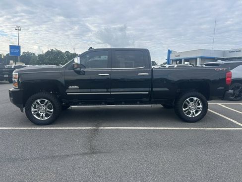 Used 2018 Chevrolet Silverado 2500 High Country w/ Duramax Plus Package AWD/4WD image 14