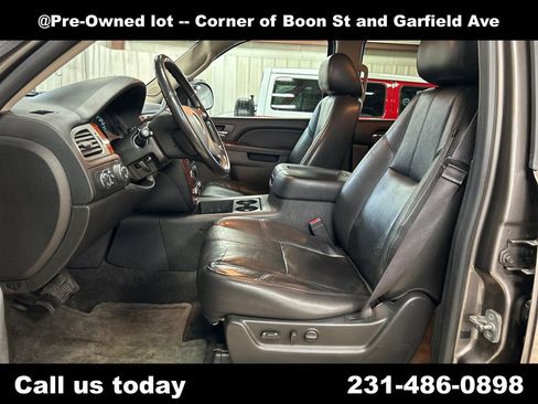 Used 2013 Chevrolet Tahoe LT w/ Luxury Package AWD/4WD image 14