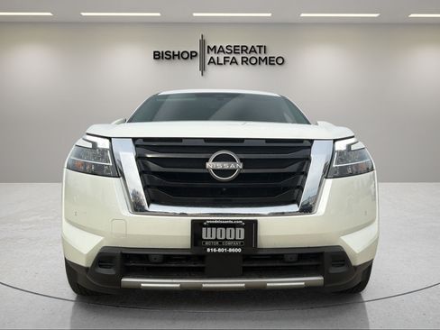 Used 2023 Nissan Pathfinder SL AWD/4WD image 2
