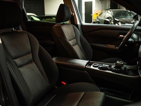 Used 2024 Nissan Rogue SV image 15