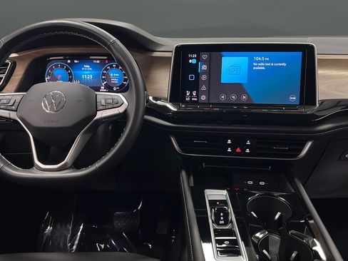 Used 2025 Volkswagen Atlas SE AWD/4WD image 11