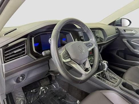 Used 2023 Volkswagen Jetta SE FWD image 9