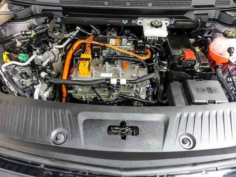 Certified 2024 Chevrolet Equinox EV RS FWD image 33