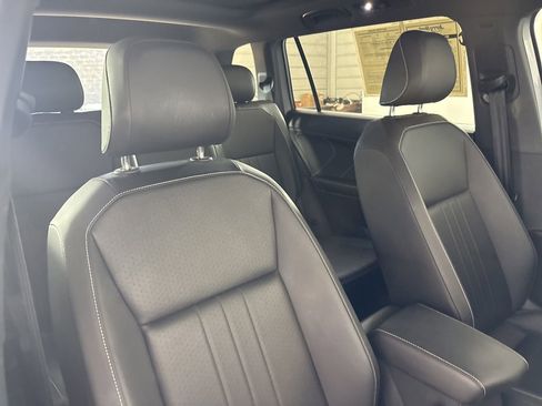 Used 2023 Volkswagen Tiguan SE R-Line FWD image 28
