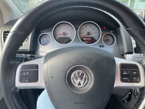 Used 2013 Volkswagen Routan S image 14