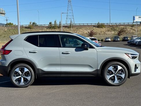 Used 2026 Volvo XC40 B5 Plus w/ Protection Package Premier AWD/4WD image 2