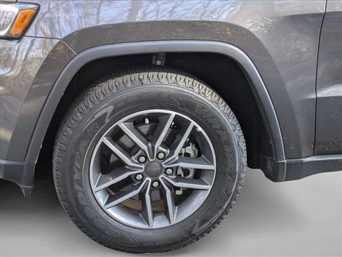 Used 2020 Jeep Grand Cherokee Laredo w/ 18" Wheel & 8.4" Radio Group image 9