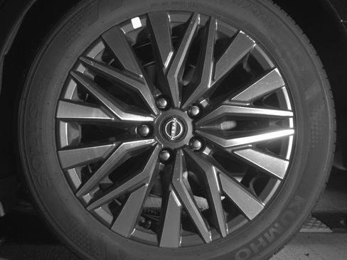 Used 2025 Nissan Altima 2.5 SV FWD image 14