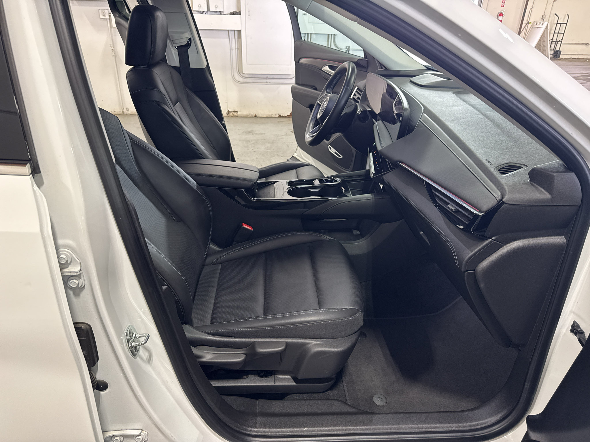 Certified 2024 Buick Envision Preferred AWD/4WD image 32