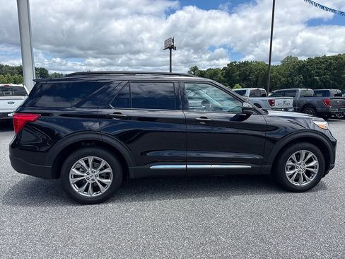 Used 2024 Ford Explorer XLT w/ Equipment Group 202A AWD/4WD image 8