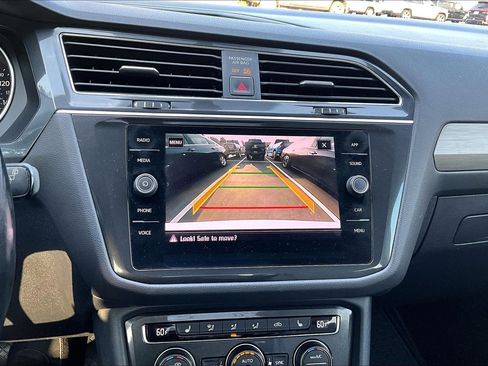 Used 2018 Volkswagen Tiguan SE FWD image 14