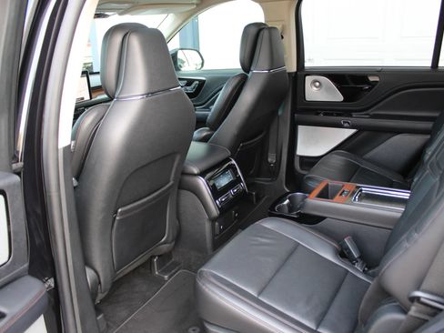 Used 2020 Lincoln Aviator Reserve w/ Equipment Group 201A RWD image 19