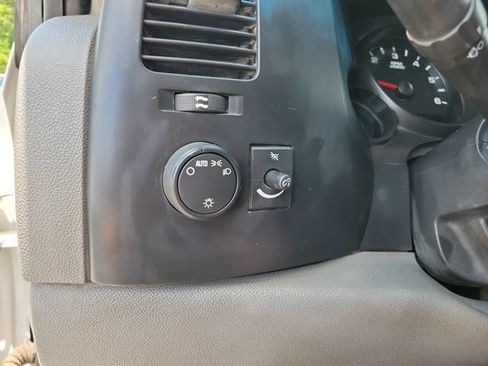 Used 2007 Chevrolet Silverado 1500 W/T w/ Fleet Convenience Package AWD/4WD image 15