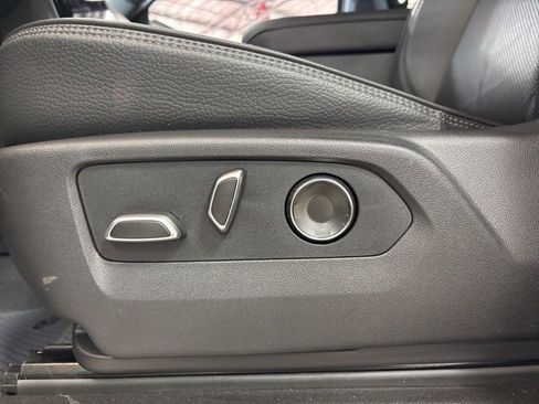 Used 2025 GMC Yukon XL Denali AWD/4WD image 13