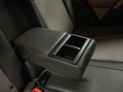 Used 2013 Toyota RAV4 Limited image 18