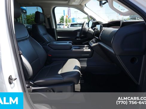 Used 2025 Ford Expedition Active AWD/4WD image 23
