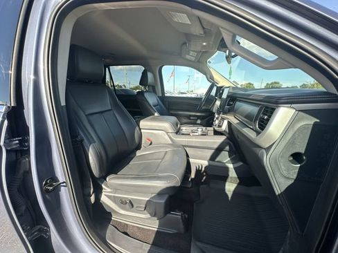 Used 2023 Ford Expedition XLT RWD image 13