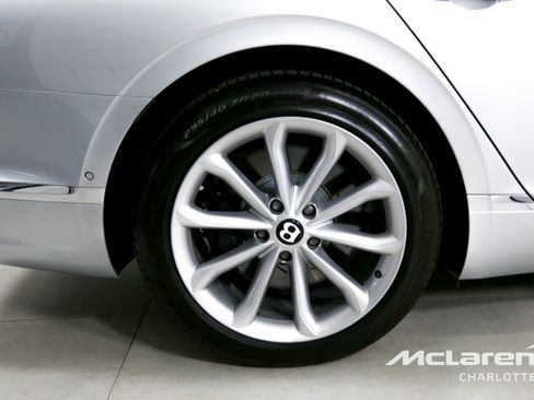 Used 2023 Bentley Flying Spur Plug-In Hybrid image 35