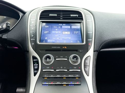 Used 2019 Lincoln Nautilus Reserve FWD image 24