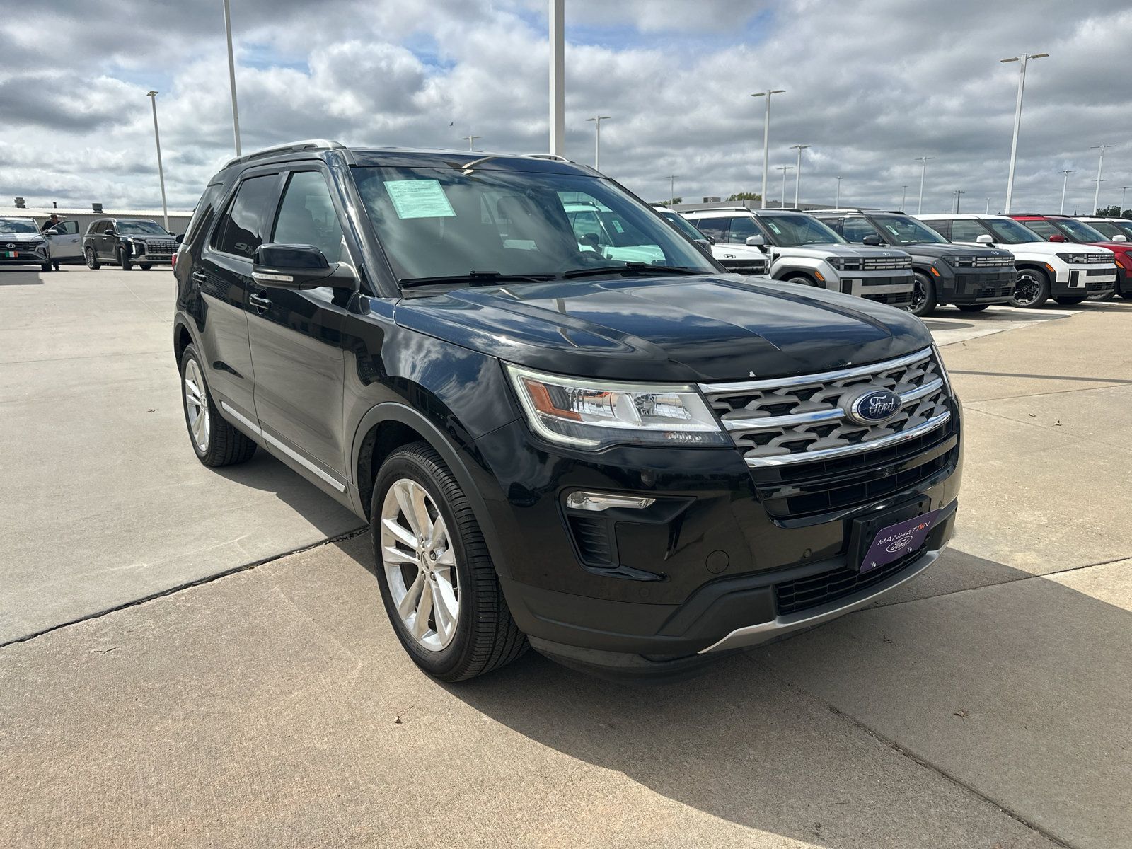 Used 2018 Ford Explorer XLT w/ Equipment Group 202A AWD/4WD image 8