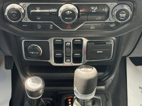Used 2025 Jeep Wrangler Unlimited Sport AWD/4WD image 35