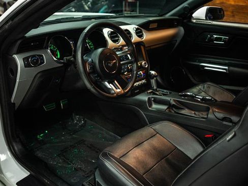 Used 2017 Ford Mustang Premium RWD image 7