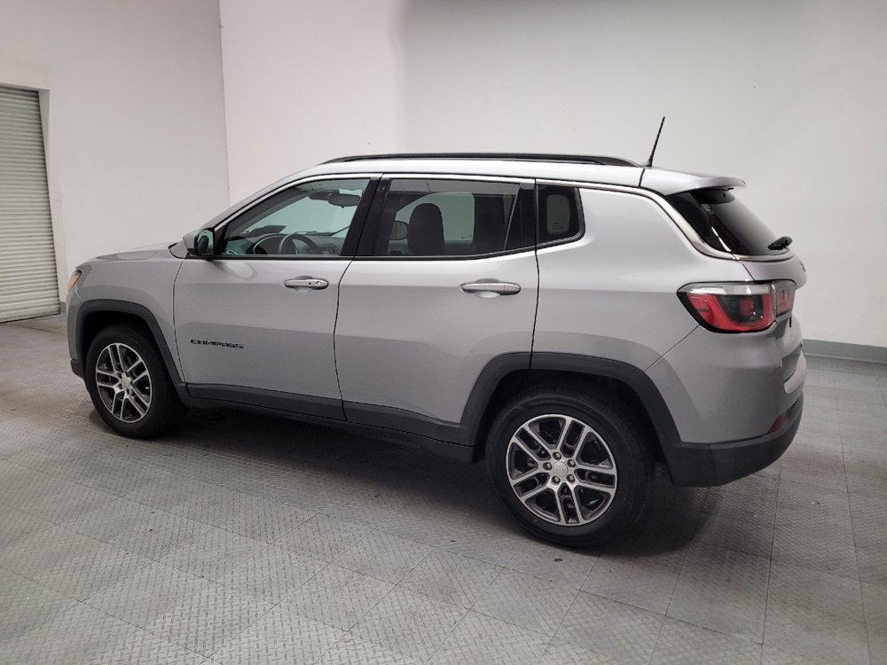 Used 2018 Jeep Compass Latitude FWD image 3